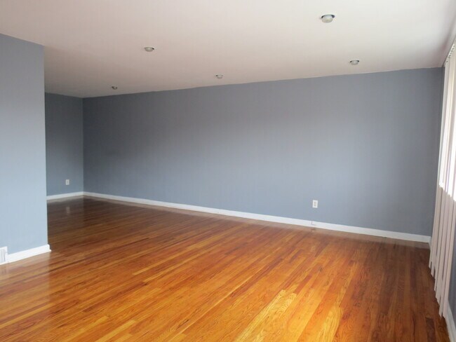 Foto del edificio - 8116 Langdon St