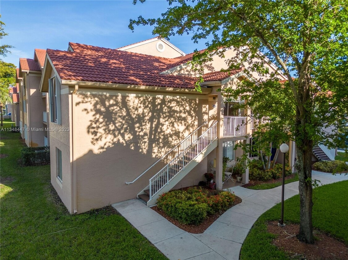 15821 SW 104th Terrace Unit 202, Miami, FL 33196 Condo for Rent in