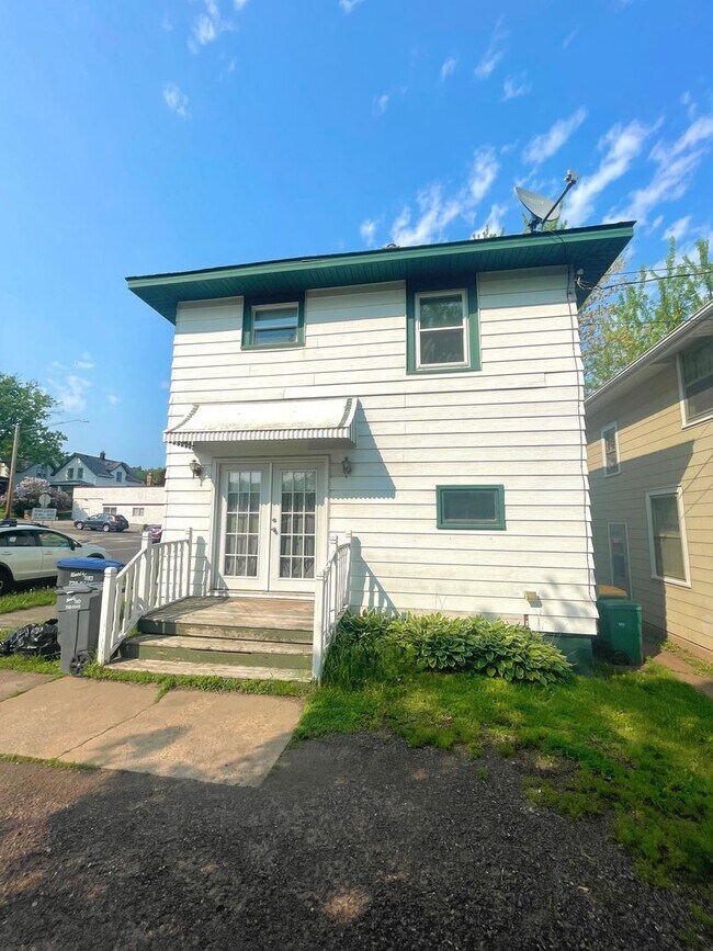 Foto del edificio - AVAILABLE Immediately! - Gorgeous 3 Bedroom 1 Bath Single Family Home!