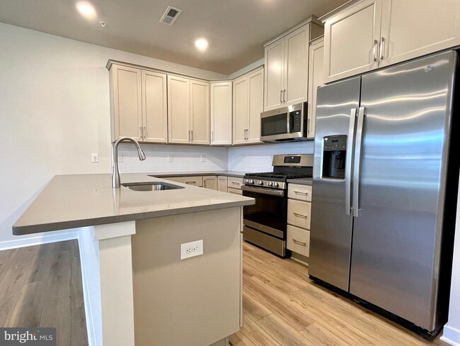 Building Photo - 4736 Franklin Cir