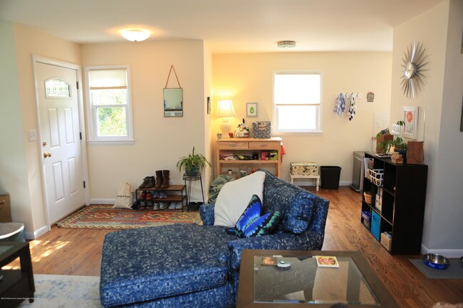 Foto del edificio - 1413 Maple Ave