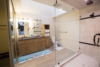 Building Photo - 3007 Willowbend Rd