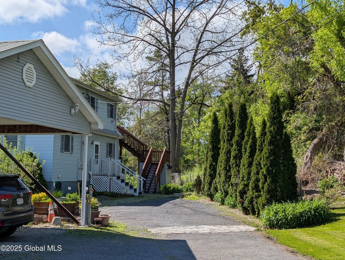 Primary Photo - 25 Mt Hope Ave