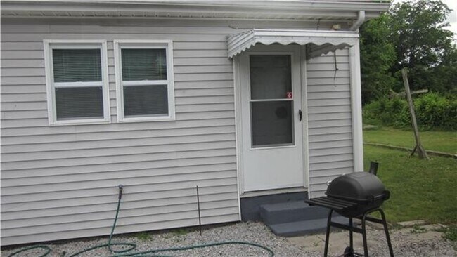 Building Photo - 121 Linn St