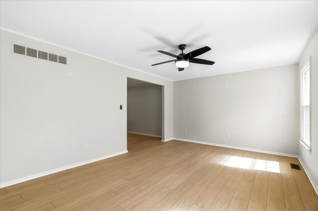 Foto del edificio - 7375 Freestate Dr