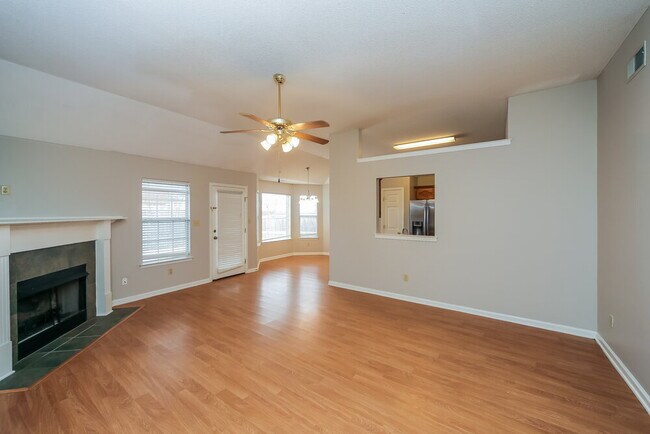 Foto del edificio - 8243 Cross Point Dr