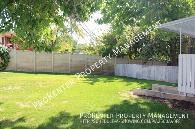 Building Photo - Spacious 2 Bed, 2 Bath Bountiful Townhome