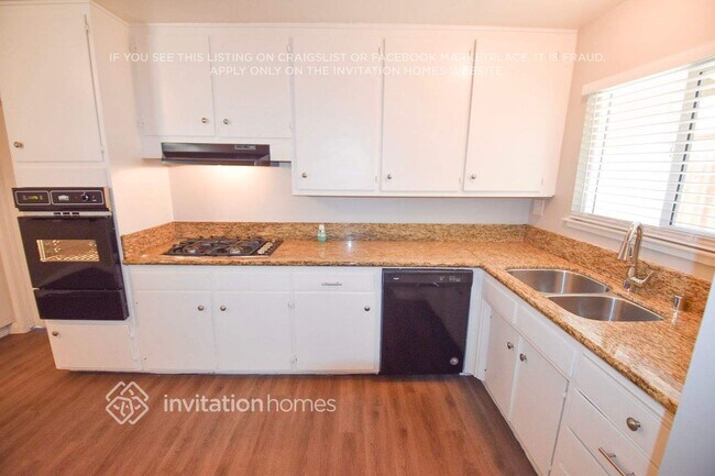 Foto del edificio - 4378 Santee Pl