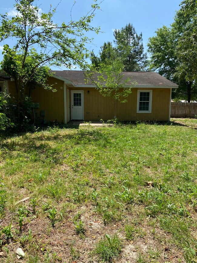 Building Photo - 2611 Graham Rd