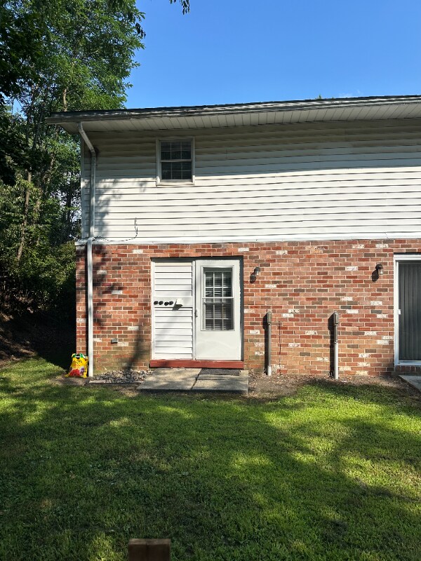 Building Photo - 302 N Main St