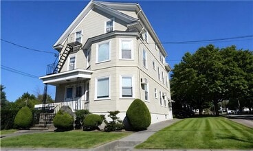 Building Photo - 495 Broad St