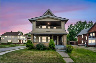 Building Photo - 12730 Barrington Ave