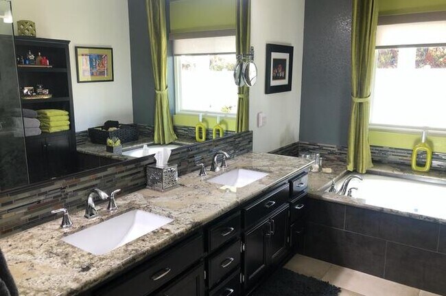 Building Photo - 45627 Caminito Olite