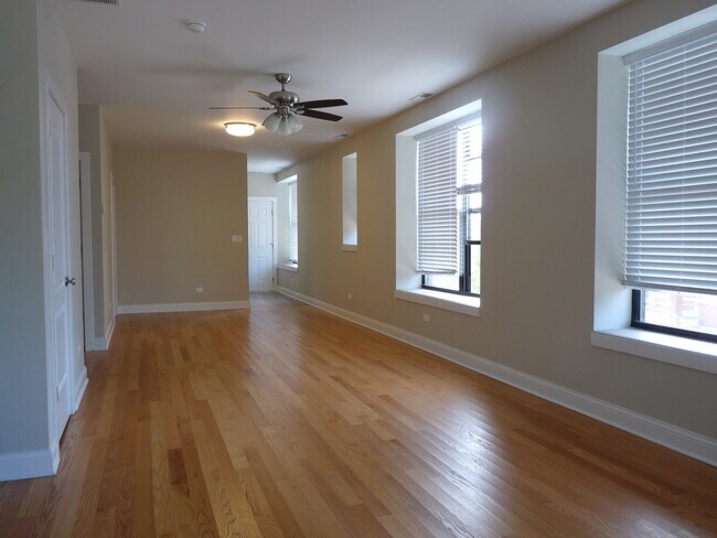 Building Photo - 3359 W Berteau Ave