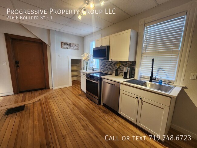 Building Photo - Spacious unit full of character in the hea...