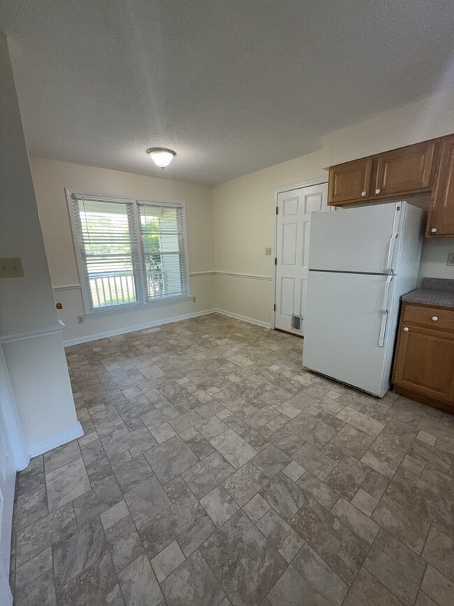 Building Photo - 2701 Northwoods Dr