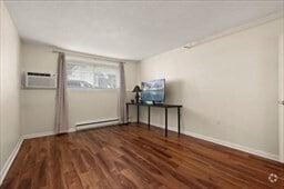 Building Photo - 132 Boylston St
