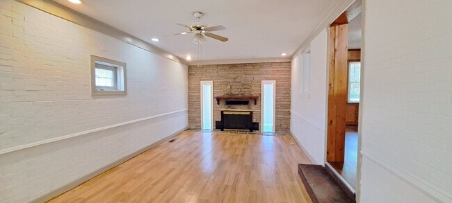 Building Photo - 156 Orbit Rd