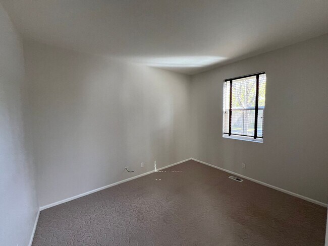 Building Photo - 4 Bedroom - 3 Bath Home - available June 1...