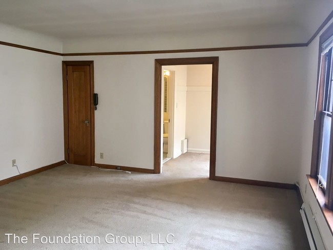 Building Photo - 715 1st Ave W