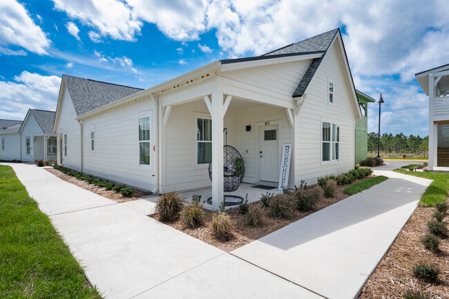 Building Photo - The Cottages at Daytona Beach