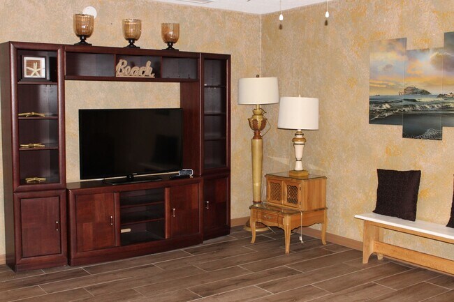 Foto del edificio - 2 Bedroom  Condo For Rent