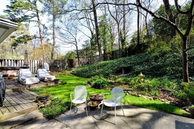 Foto del edificio - 1783 Piedmont Way NE