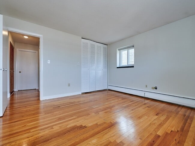 Building Photo - 239 Kelton St