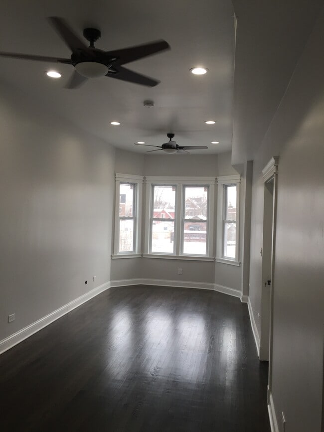 Building Photo - 2338 W Fullerton Ave