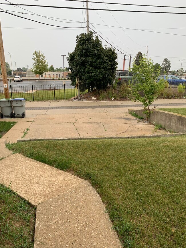 Foto del edificio - 7816 W Potomac Ave
