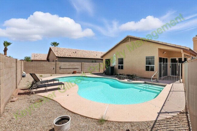 Building Photo - Lovely Corner Lot 3 Bed / 2 Bath Home w/ Private Pool