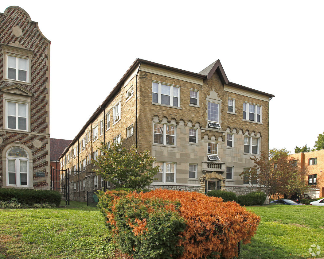 Primary Photo - Toronto Parcade Apartments