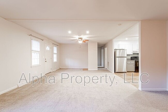 Building Photo - 314 S Plainview Dr