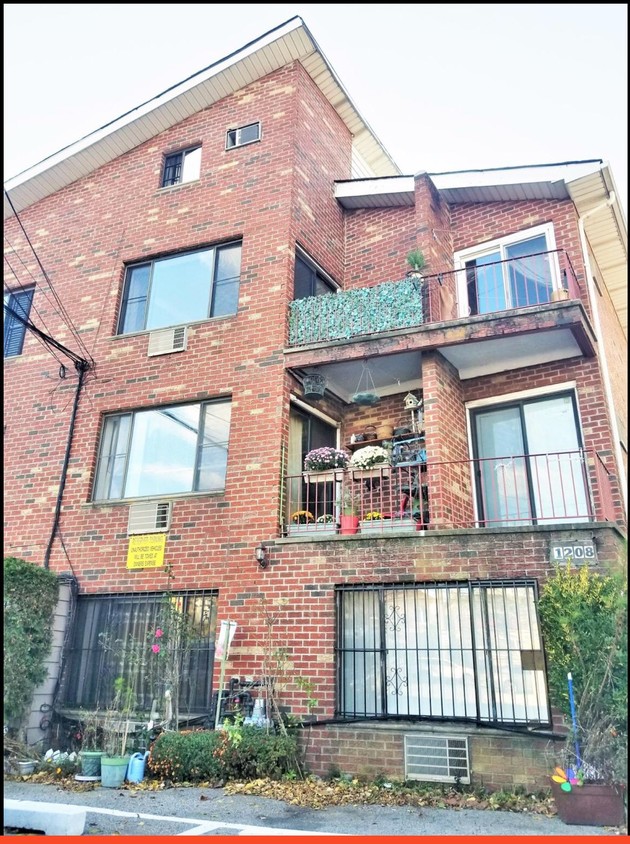 Foto principal - 1208 Sheepshead Bay Rd