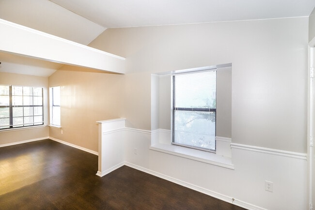 Building Photo - 1919 Calgary Trail