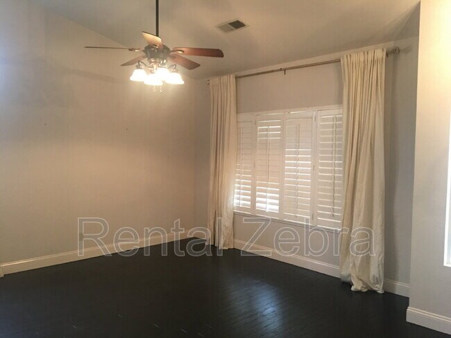 Foto del edificio - 3746 Pheasant Ct