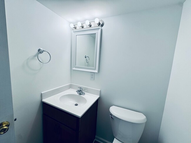 Building Photo - Town House in Three Fountains Community