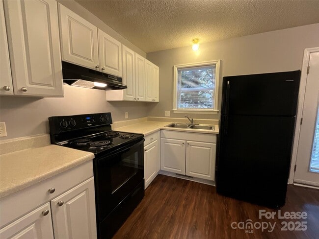 Building Photo - 206 W 15th St