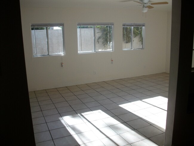 Building Photo - 2998 Kennewick Dr