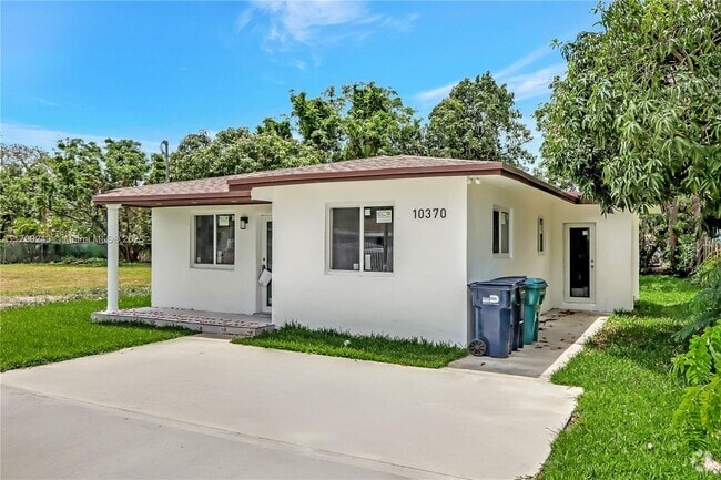 Building Photo - 10370 SW 174th Ter