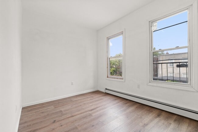 Building Photo - 94 Stevens Ave