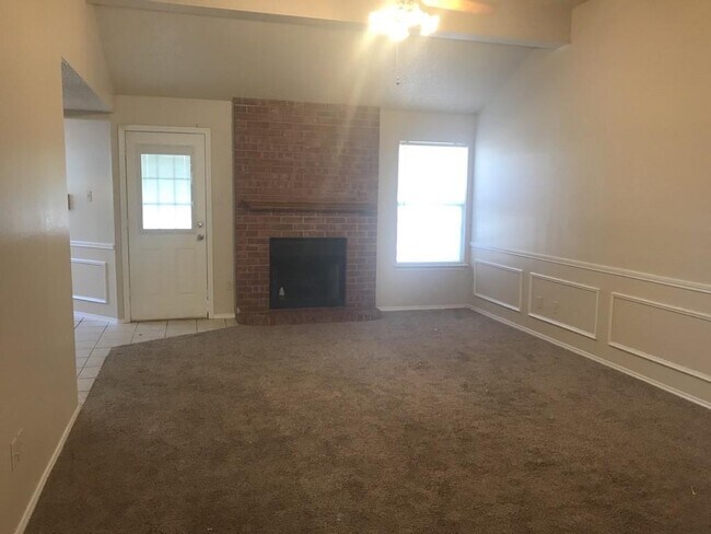 Building Photo - 619 Myrtle Dr
