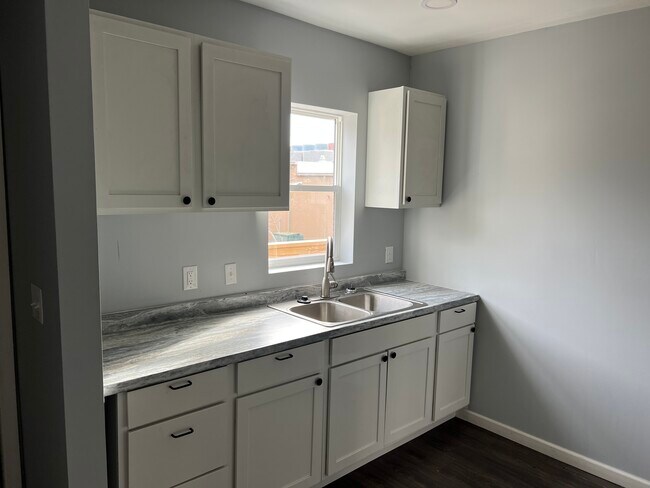 Building Photo - 836 S Hamilton Rd