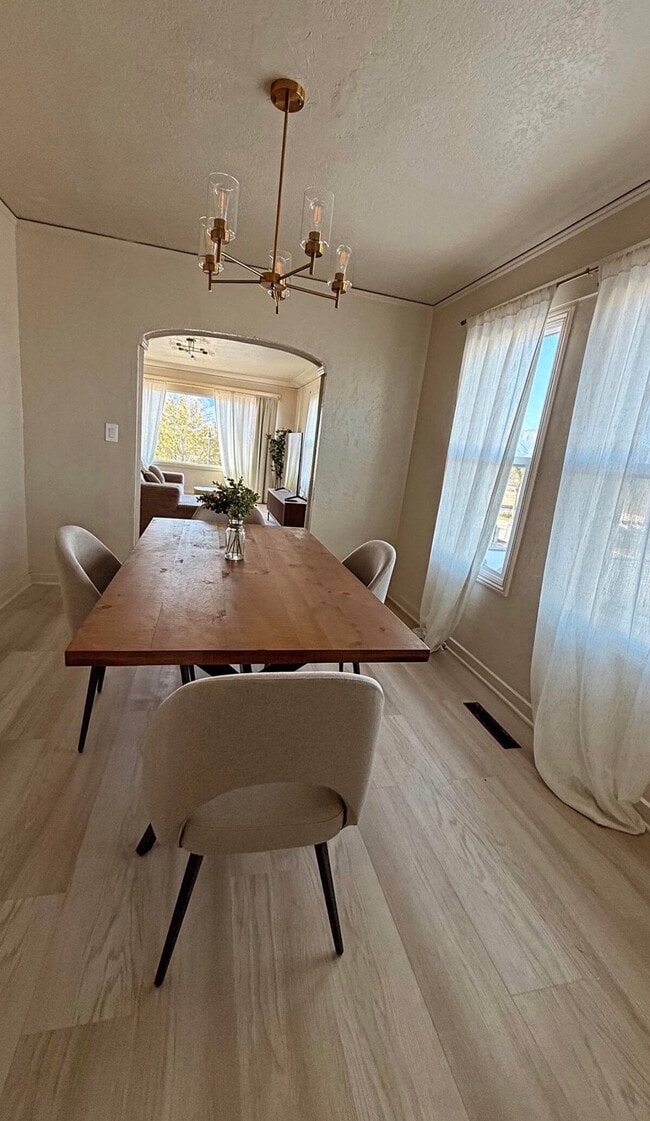 Building Photo - 417 Front St