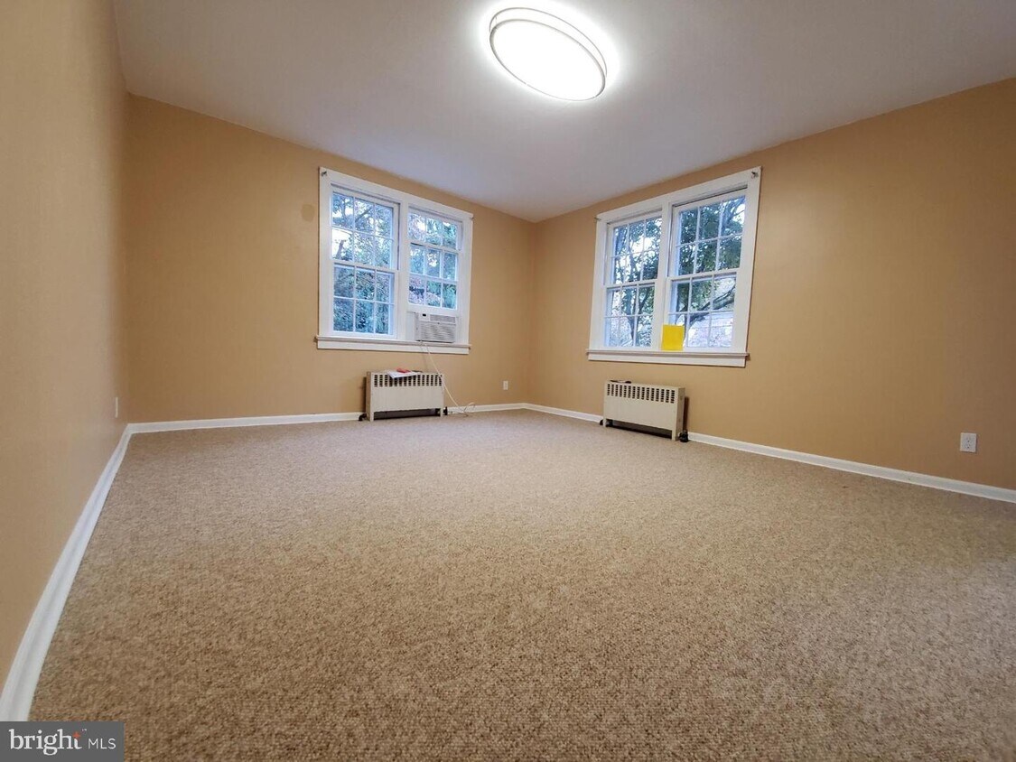 Foto principal - 760 Village Rd W