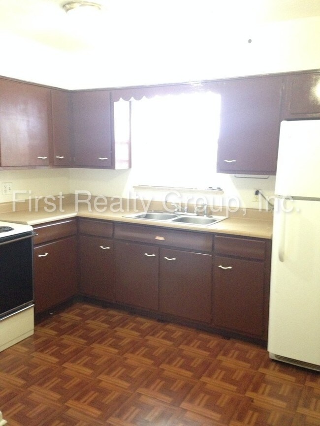 Foto del edificio - 2525 Lakeview Ave
