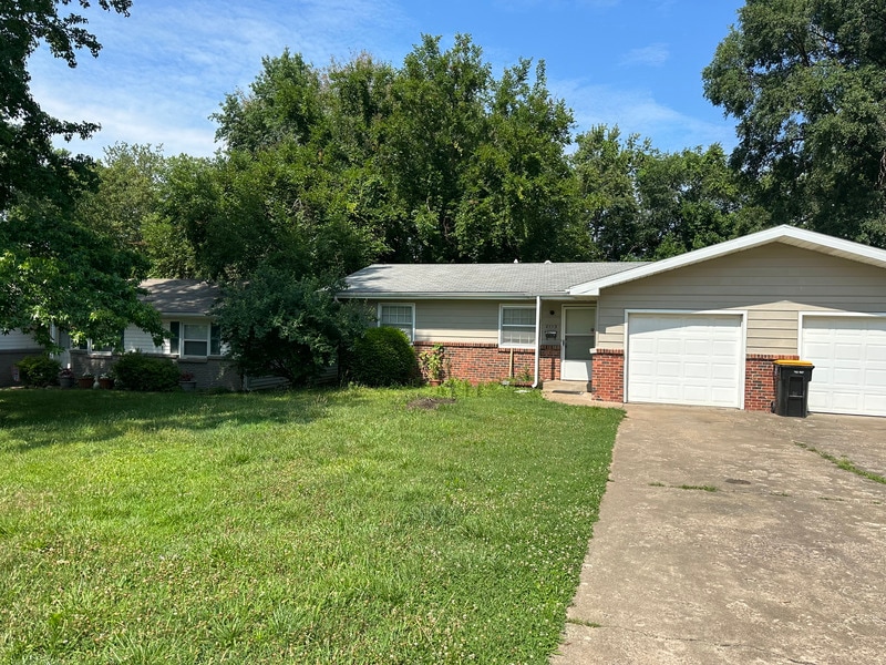 2113 S Ventura Ave, Springfield, MO 65804 Condo for Rent in