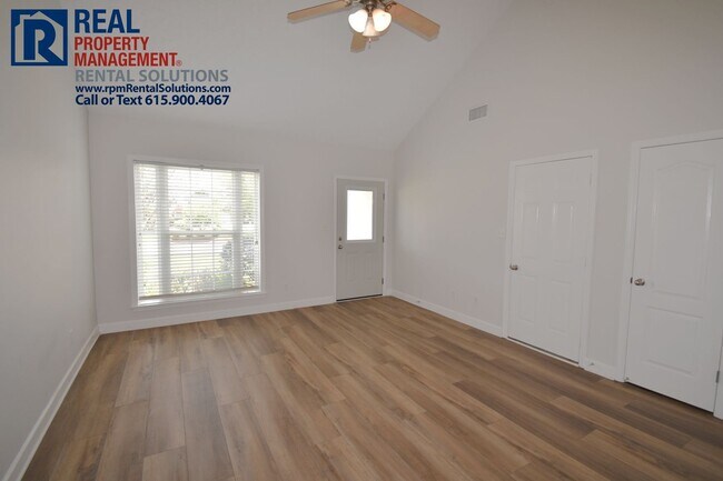 Building Photo - Beautiful 3BR/2BA+Bonus loft, 2 car garage...