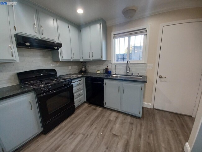 Building Photo - 4361 Bel Estos Way