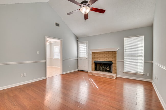 Foto del edificio - 3882 Villa Ln